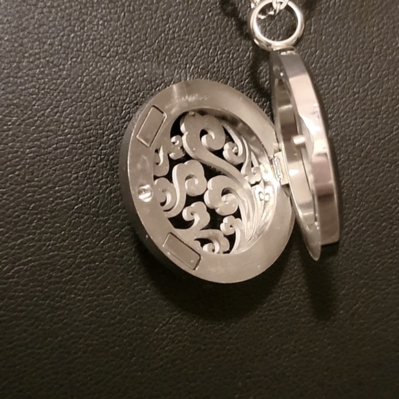 Estate Filagree Stainless Steel Locket Pendent Necklace - Picture 4 of 5